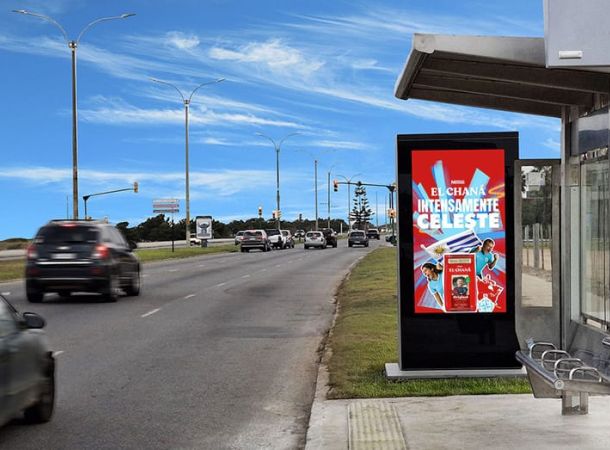 wp-content/uploads/2025/12/nestle-uruguay-global-via-publica-programmatic-ooh-el-chana-portada.jpg