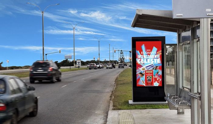 wp-content/uploads/2025/12/nestle-uruguay-global-via-publica-programmatic-ooh-el-chana-portada.jpg